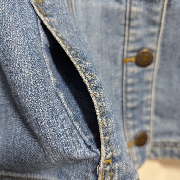 Women's Size L Jean Jacket - Picture 5 of 6